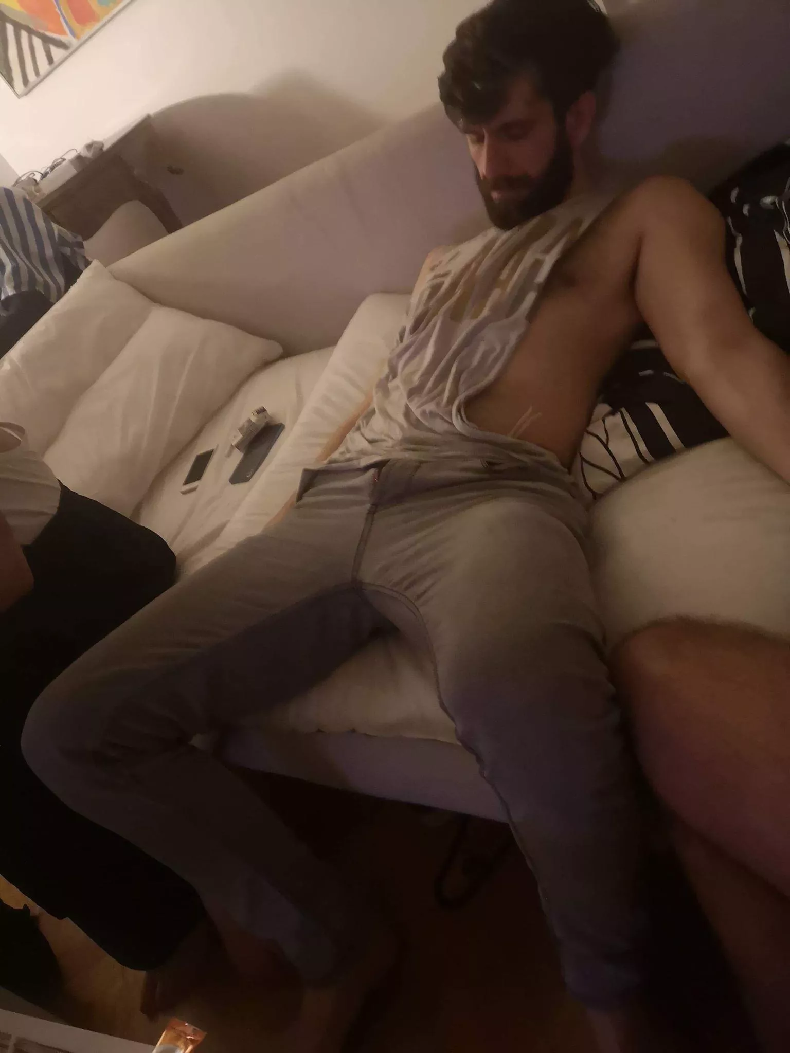 A true mildboy sleeps through every party (M/34)