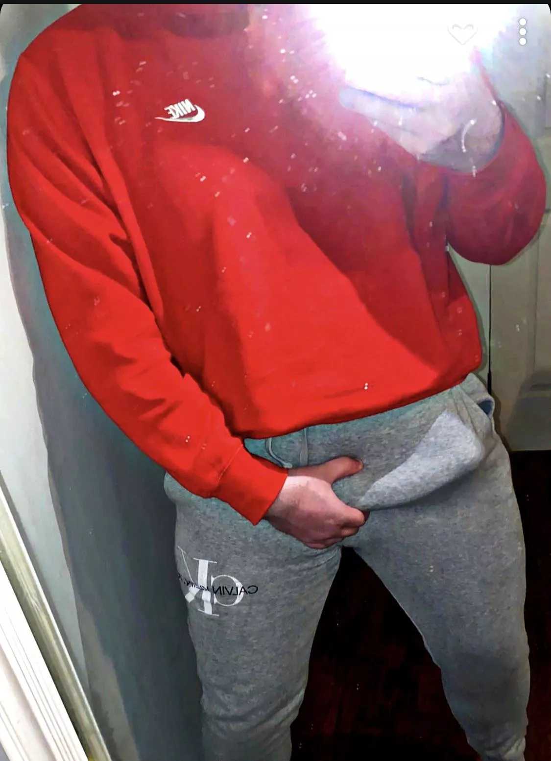 About to go workout at the gym with these grey sweats