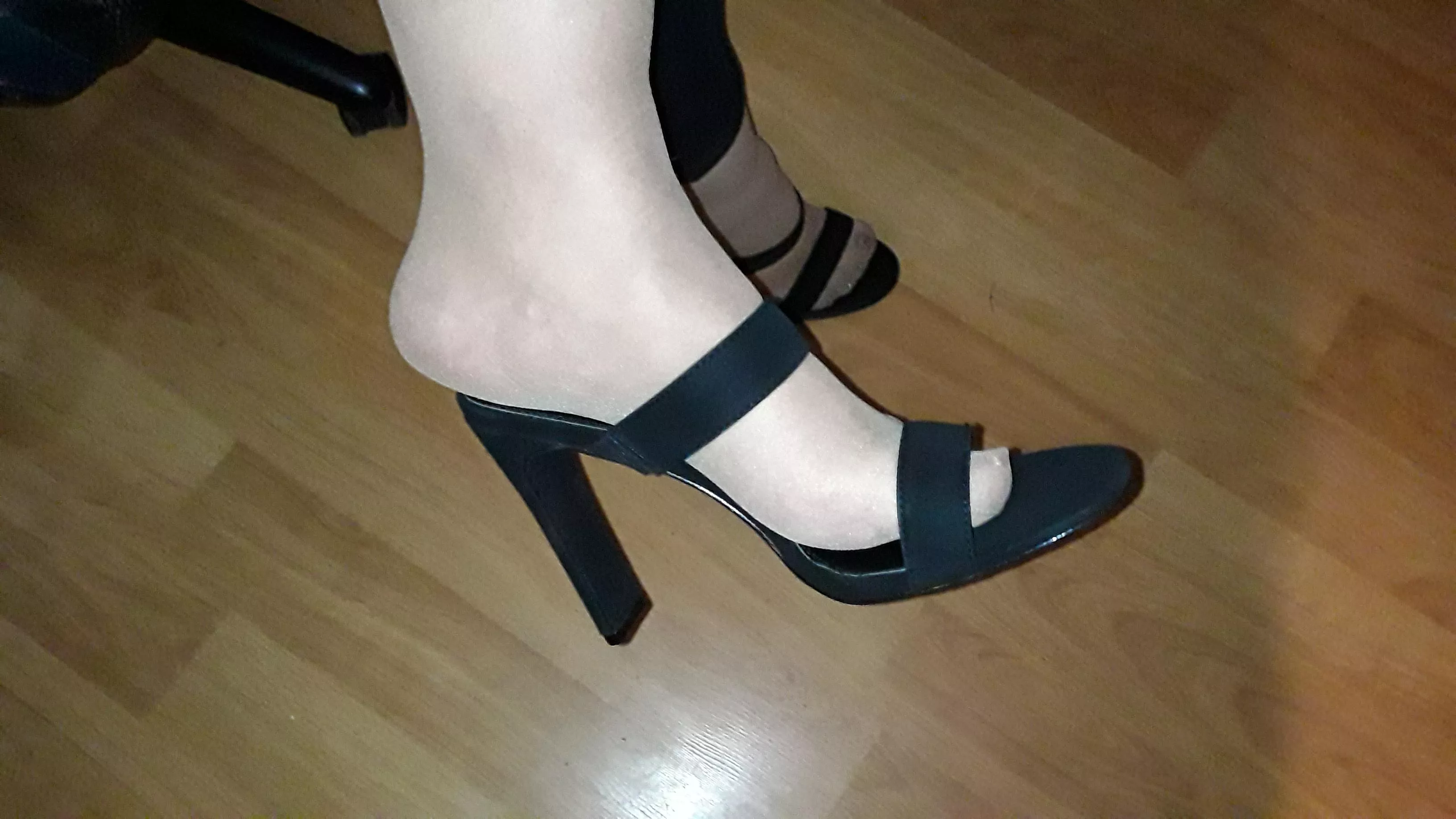 Account specialist Sweet Feet speaking, how can I assist you today...? Account specialist Sweet Feet speaking, how can I assist you today...?