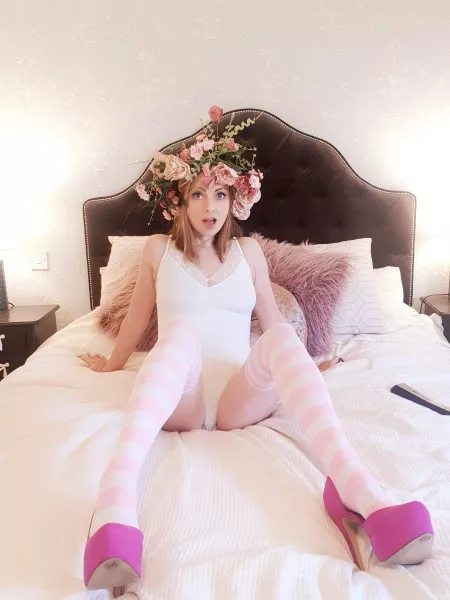 Addicted to the sound of belts unbuckling. F 37