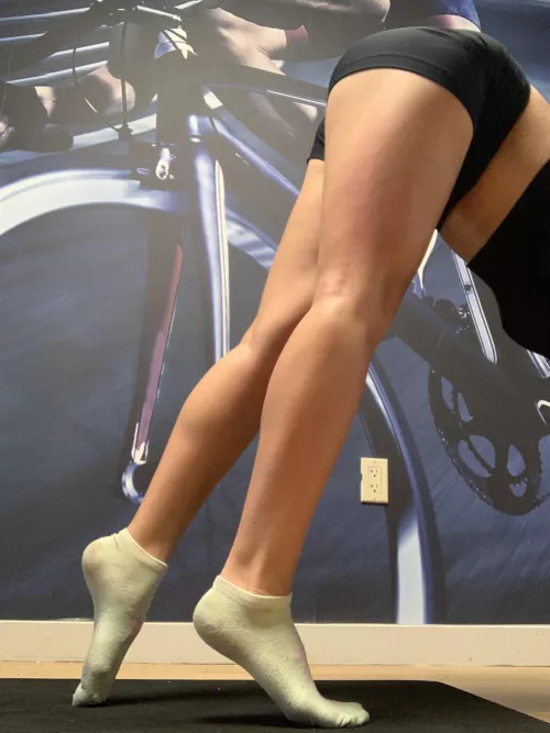 Admire a fitness babe and her ankle socks 😘