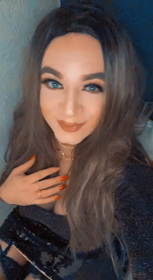 Adore my makeup and nails here โค๏ธ Adore my makeup and nails here โค๏ธ