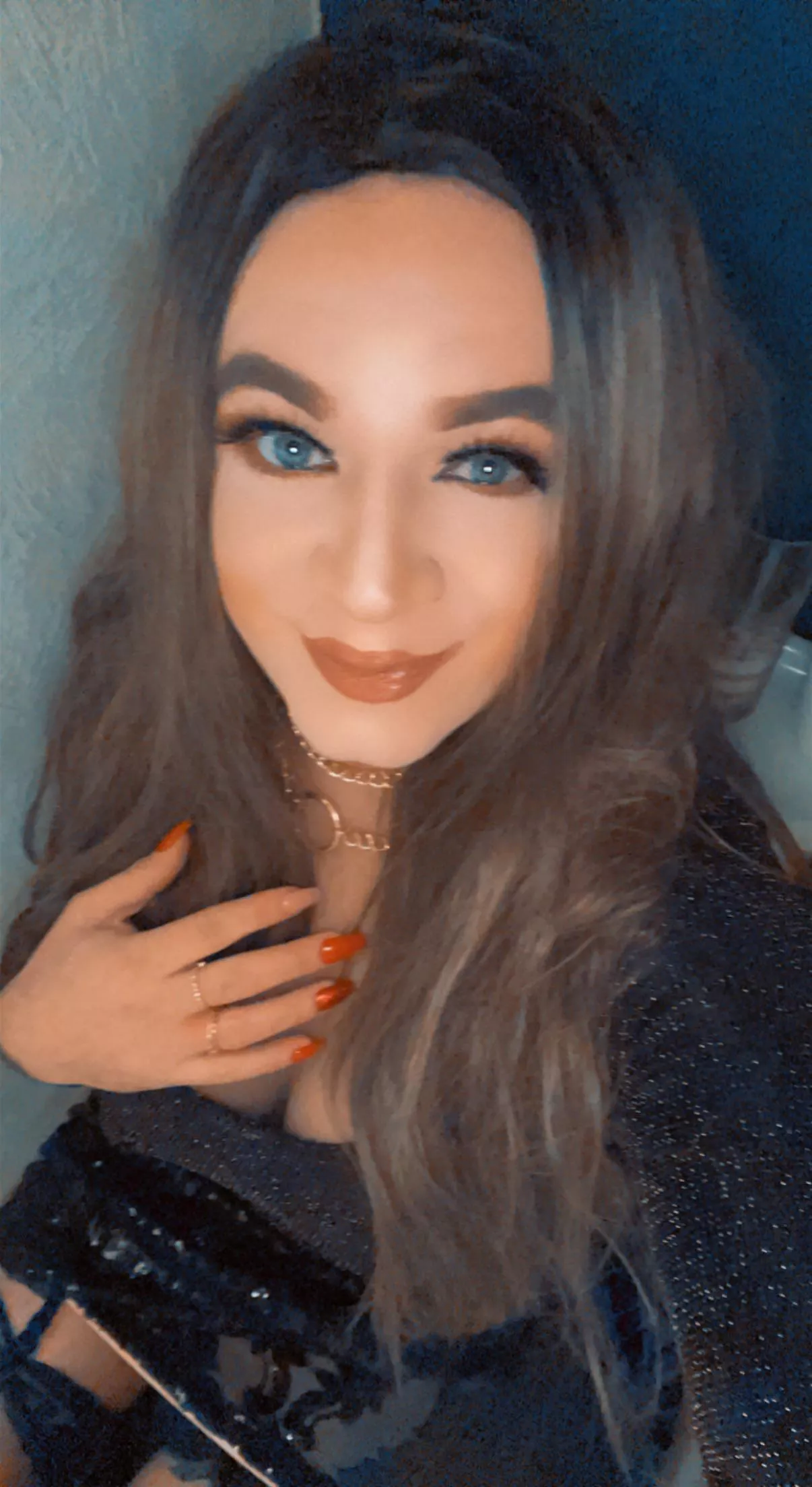 Adore my makeup and nails here ❤️