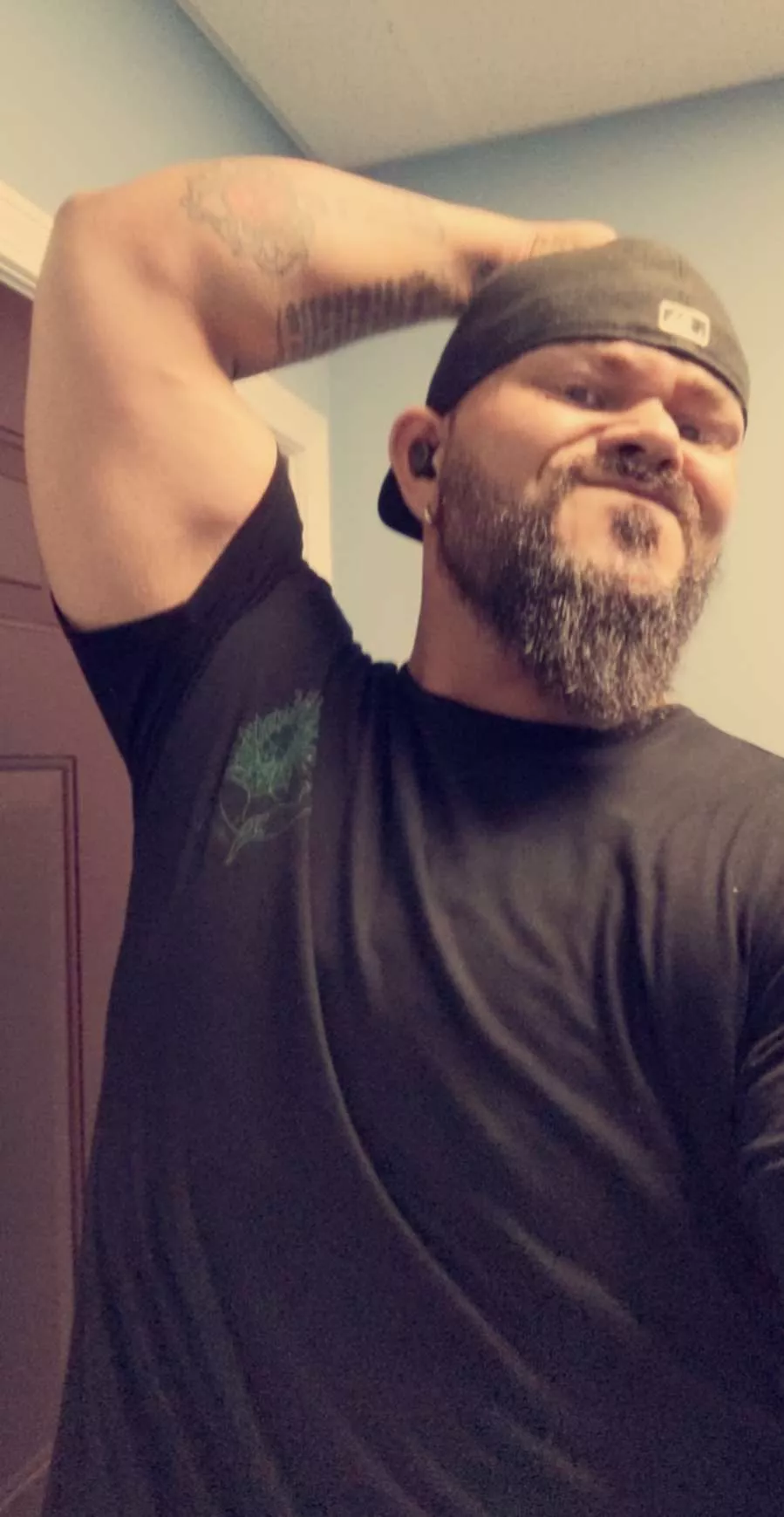 After a 900lbs Conan's wheel carry my back and dick need rubbed down, who's up for the challenge? 😈😉