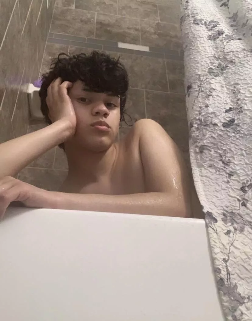 After a long day, bath time 💘🧼