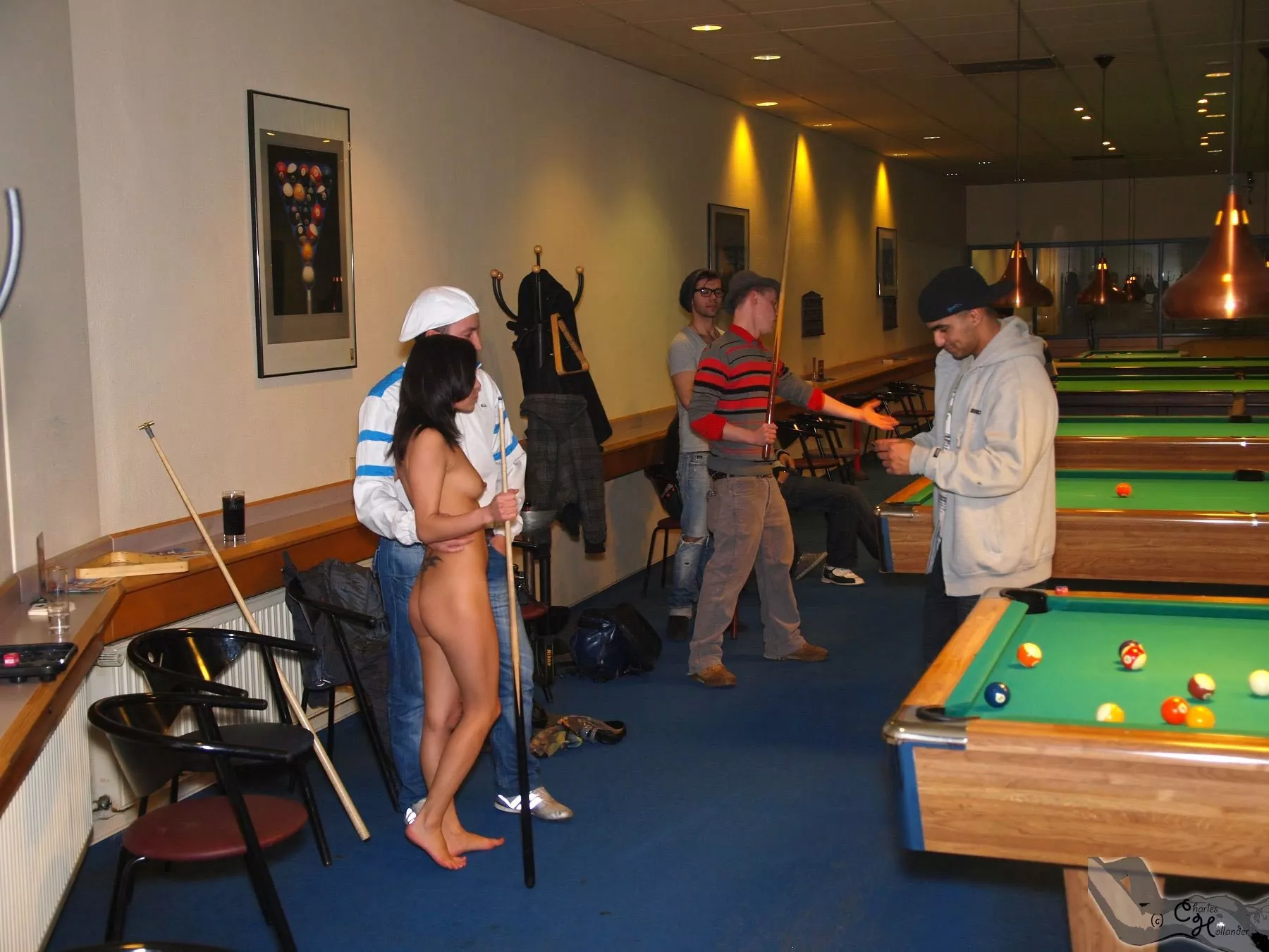 Agi in the billiard hall