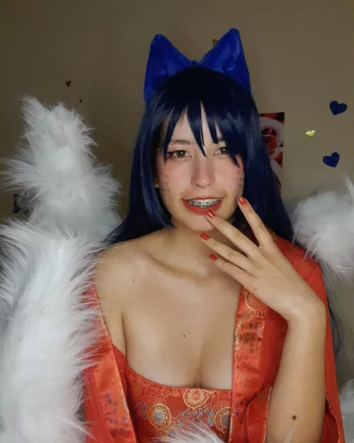 Ahri but with braces :3