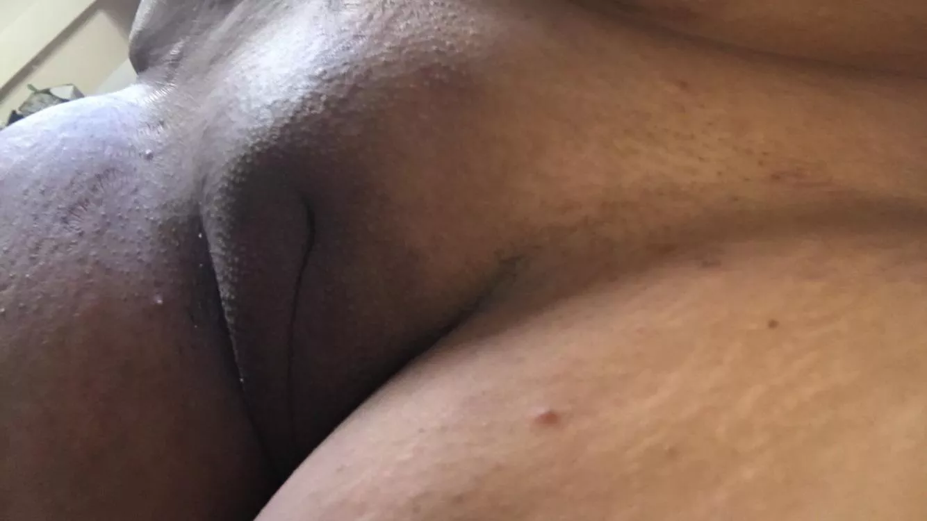 Ain’t she a beaut? 😍I love my pussy mound. I know you will too.