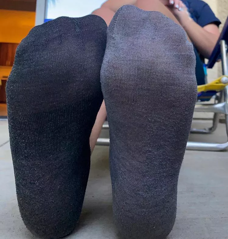 Airing out my sweaty mismatched socks 🧦 😛