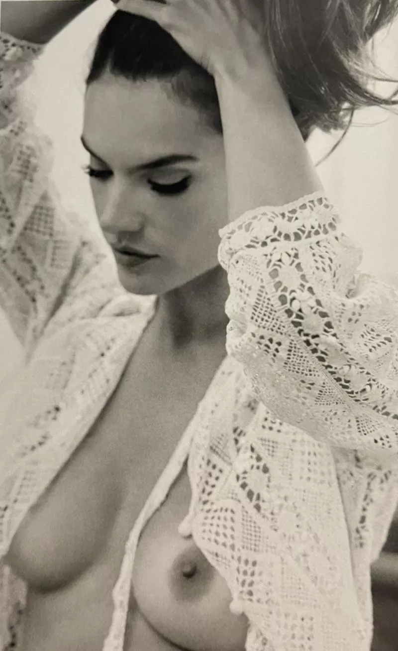 Alessandra Ambrosio in a knit shirt Alessandra Ambrosio in a knit shirt