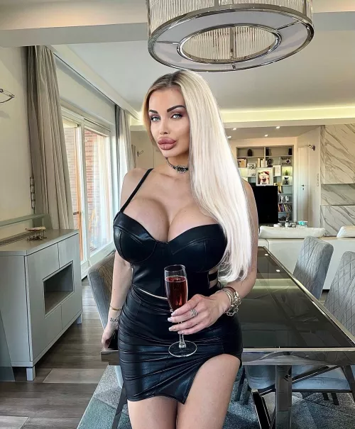 Aletta Ocean would destroy me as a blonde bimbo