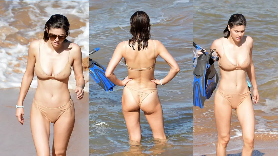 Alexandra Daddario looking good from the front and back Alexandra Daddario looking good from the front and back