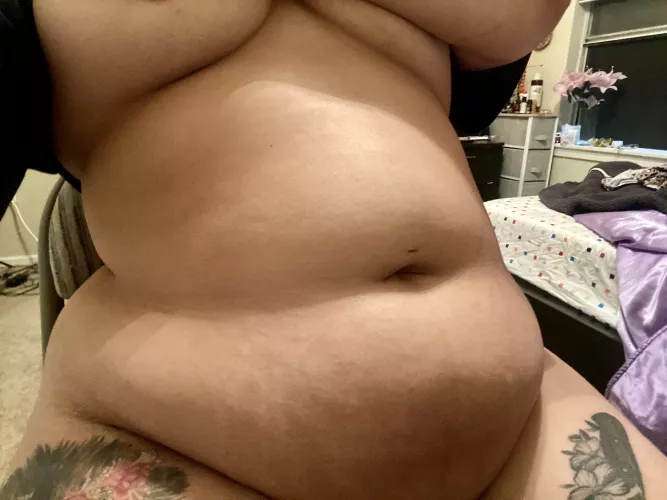 Alittle under boob and alotta tummy… hope you like Alittle under boob and alotta tummy… hope you like