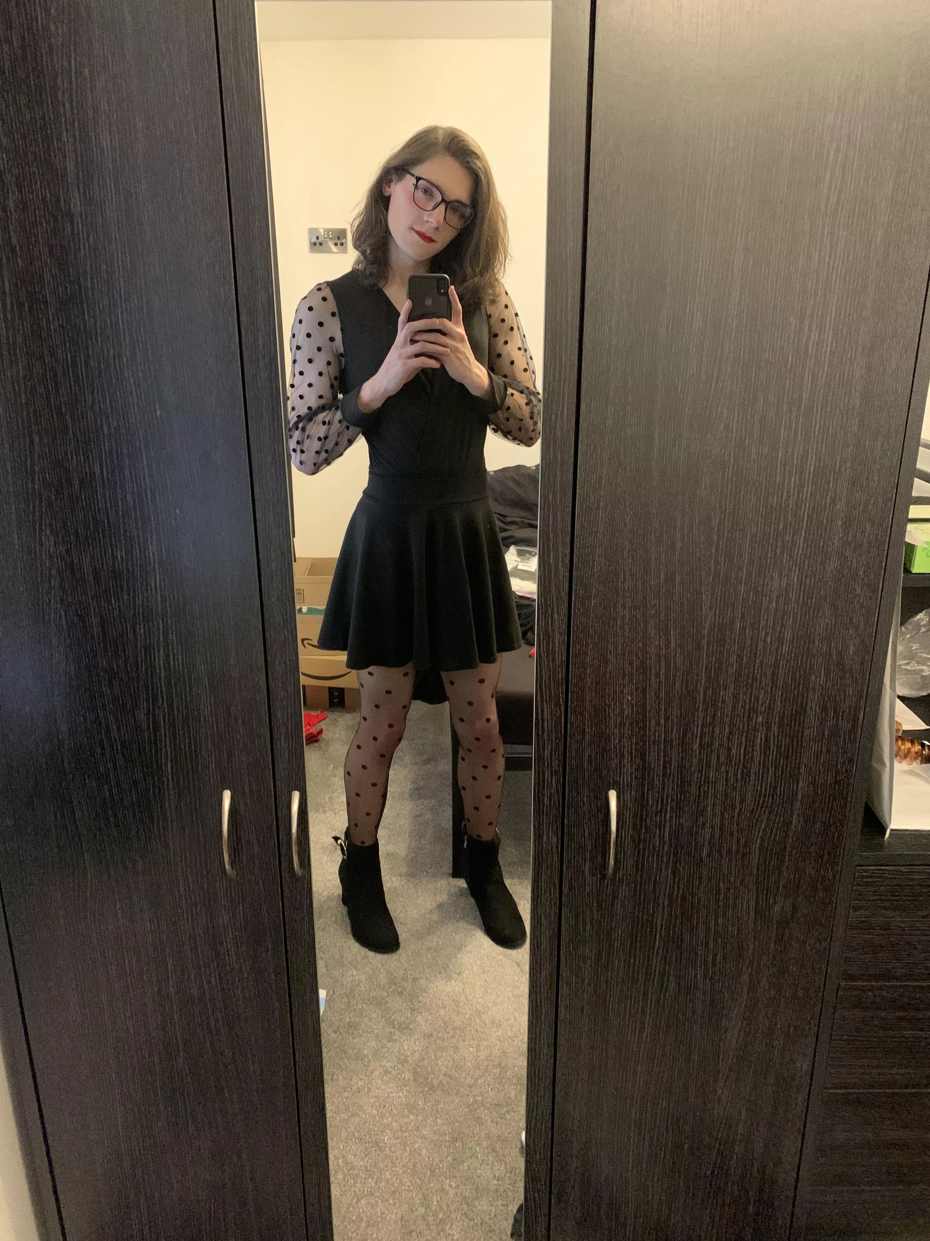 All black with some polka dots, so cute!!!! 🥰🥰