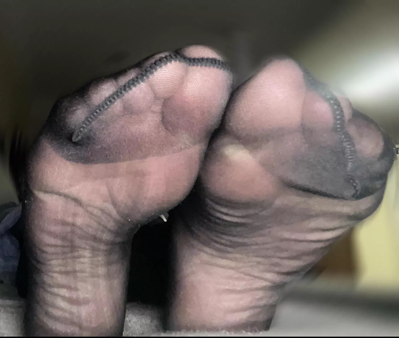 All day in heels 😮‍💨 Let me know who would enjoy the scent! 🥰