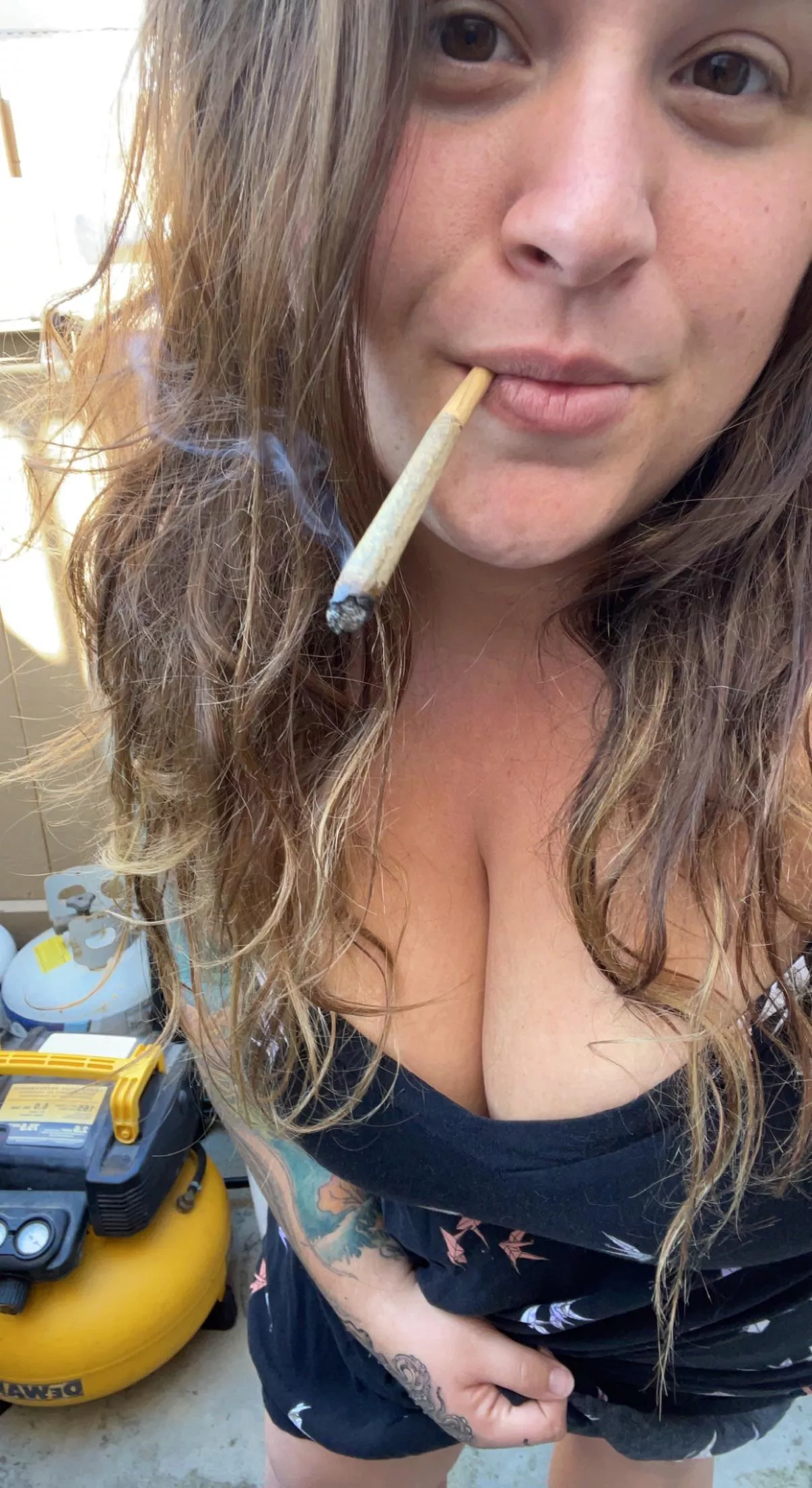 all natural stoner with big boobs and a seductive smile , treat yourself ?