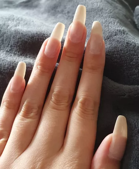 All natural with a sheer pink varnish π₯°