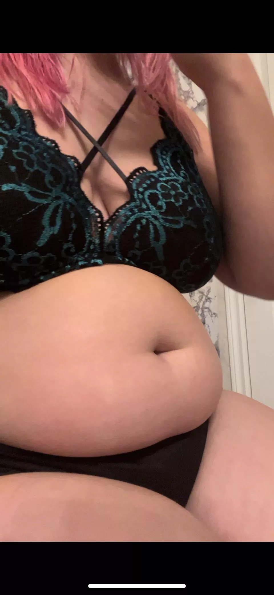 All the extra insulation kept me warm when building my snow fort today👅Ahh I love HUGE amounts of snow ❄️