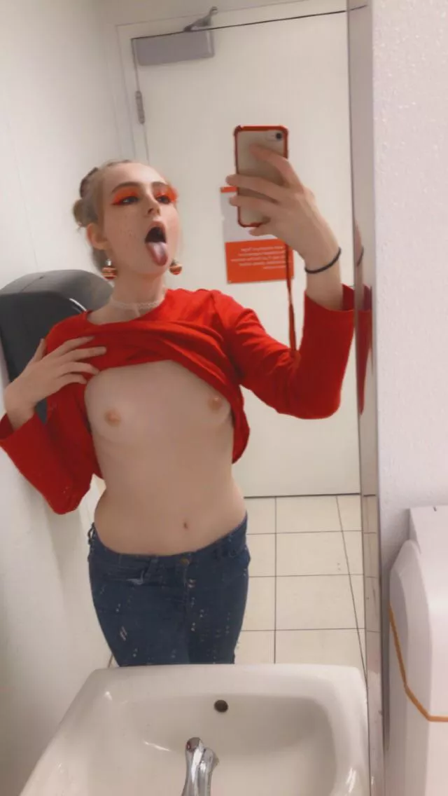 All the good employees take titty selfies ❤️