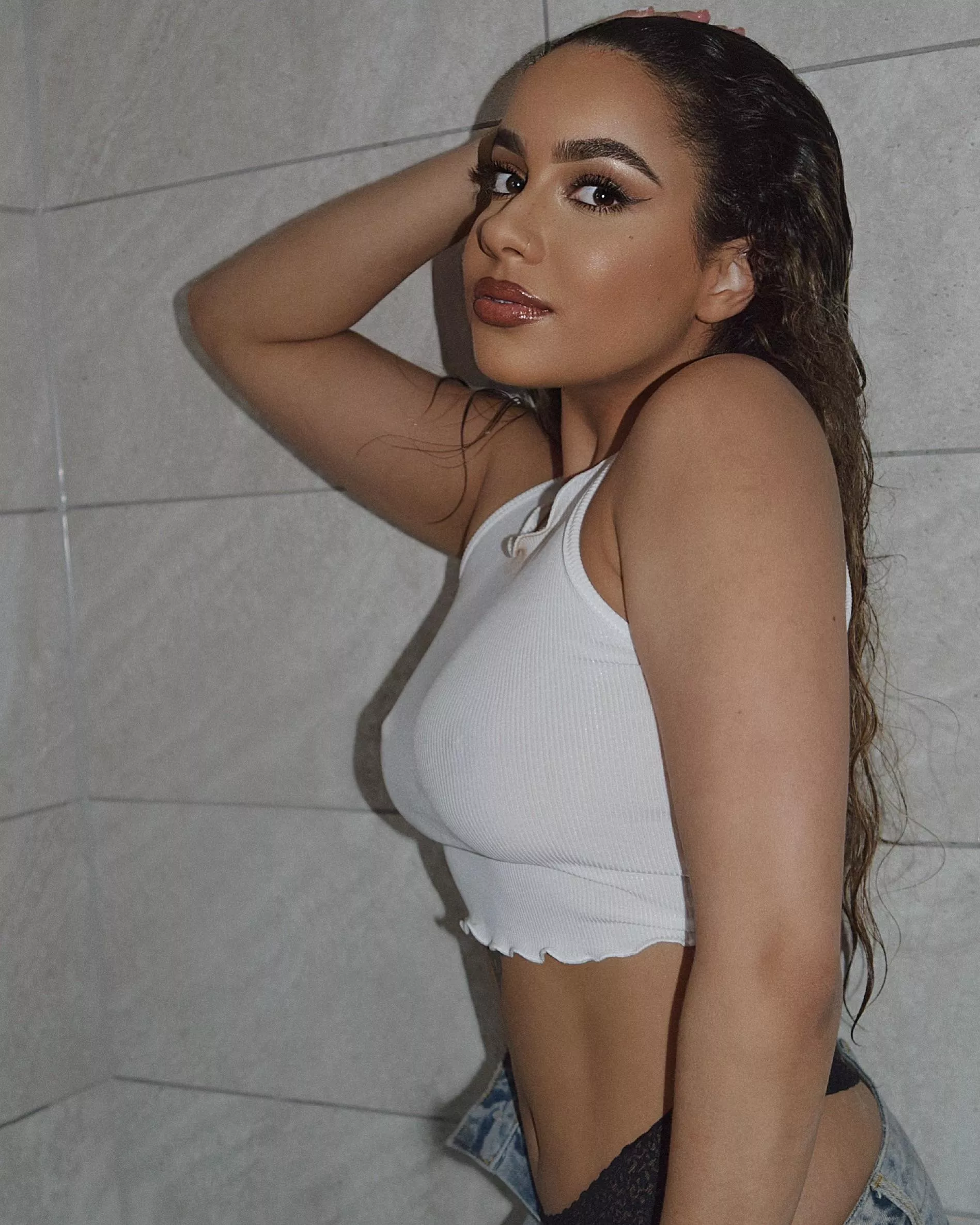 All wet in the shower (F) All wet in the shower (F)