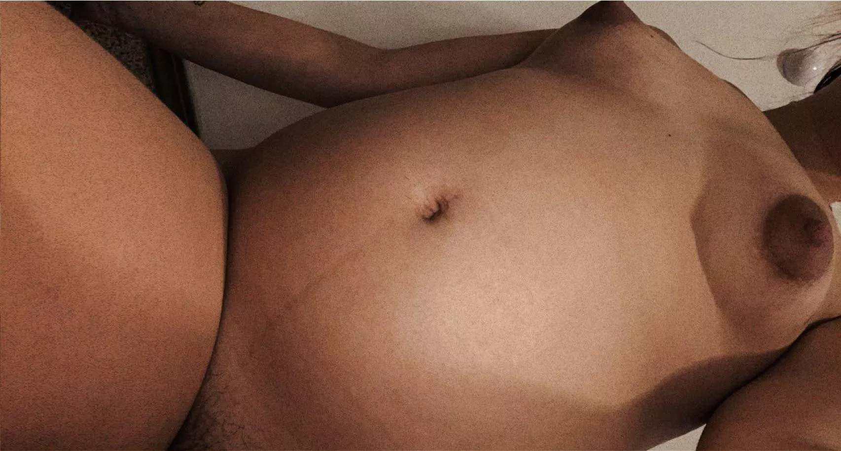 almost 6 months 🙈 so long to go… who wants to watch me throughout my journey? if you are wanting pregnancy content you’re looking at the right milf😛treat me daddy🍭