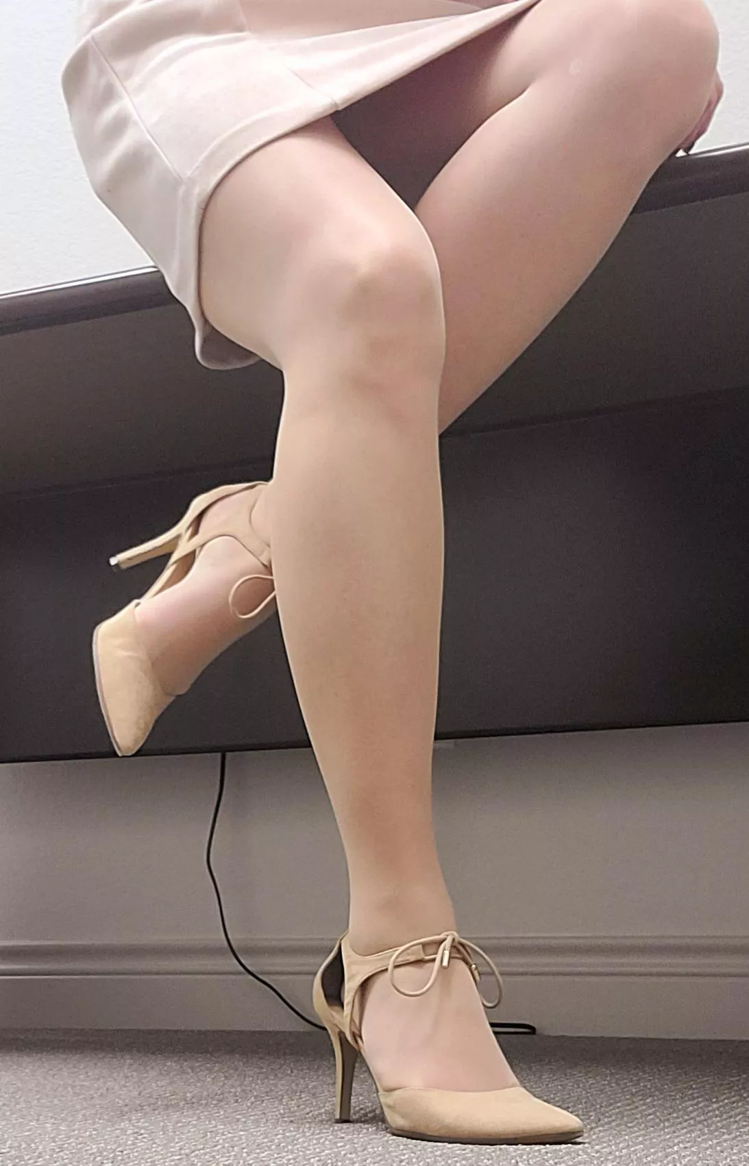 Almost the perfect up-skirt shot