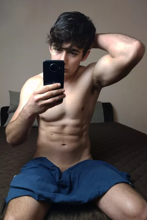 Alone in this big bed 🙄 would you join?