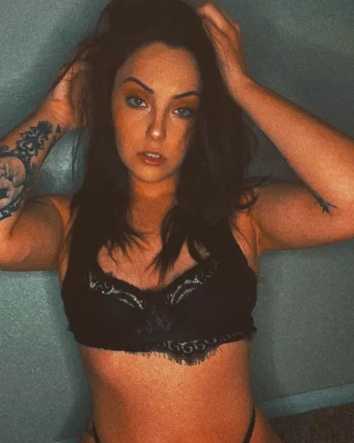 Already on my knees and waiting 🍆💦