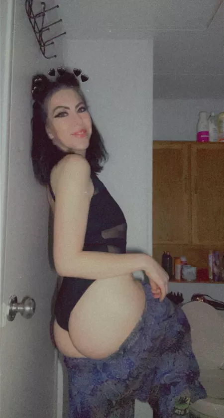 Alt cry baby booty .