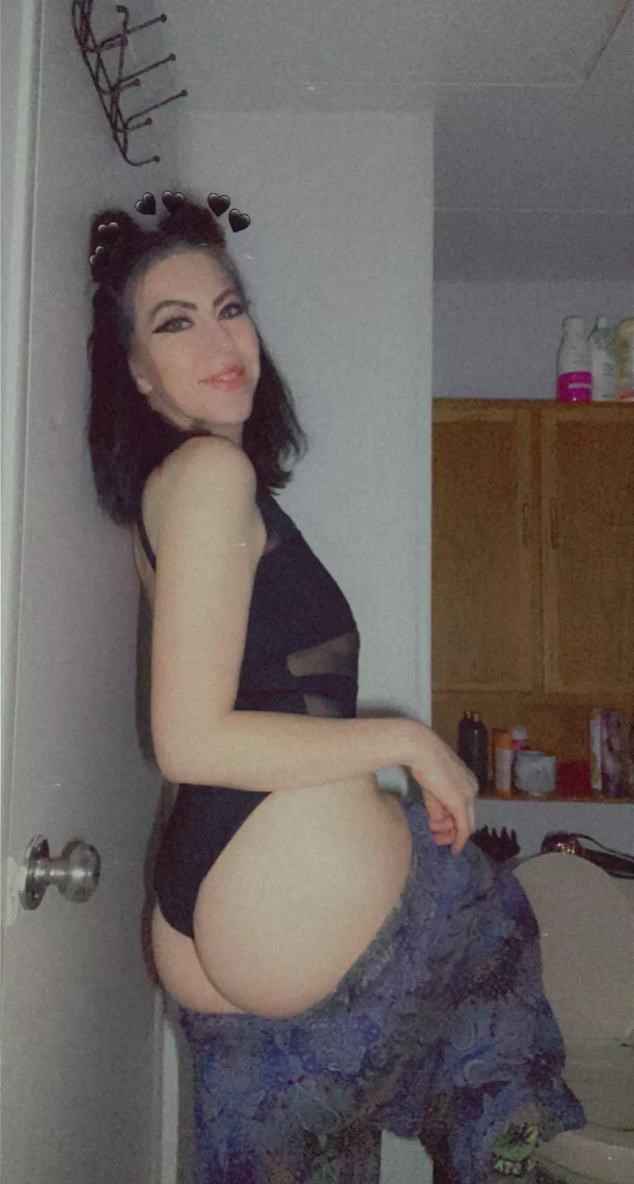 Alt cry baby booty .