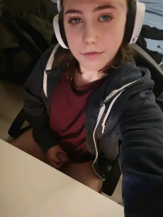 [altered] watching porn rn, wanna help? x)