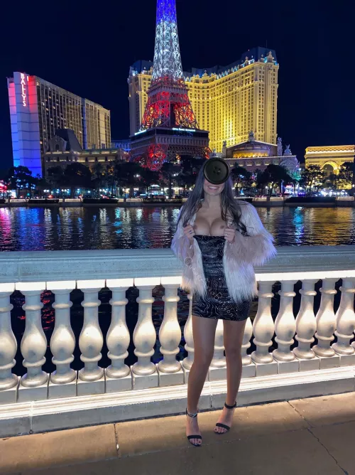 Always be on alert when out. You never know when you’ll walk by some Reddit girl flashing in public. Always be on alert when out. You never know when you’ll walk by some Reddit girl flashing in public.