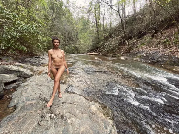 Always be ready to stumble upon a naked hippy on your hikes ๐
โจ