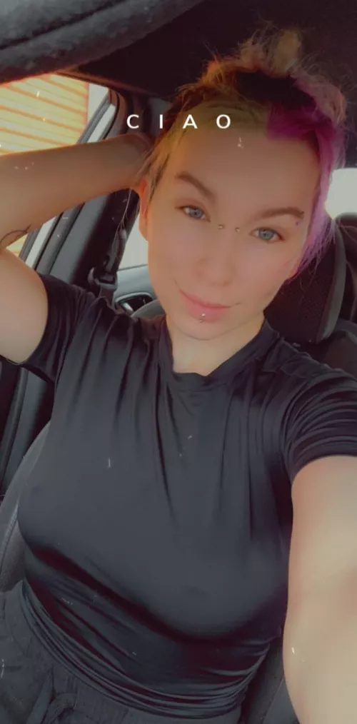 Always braless, literally. I own a couple bras for taking sexy pictures in ๐ฅด