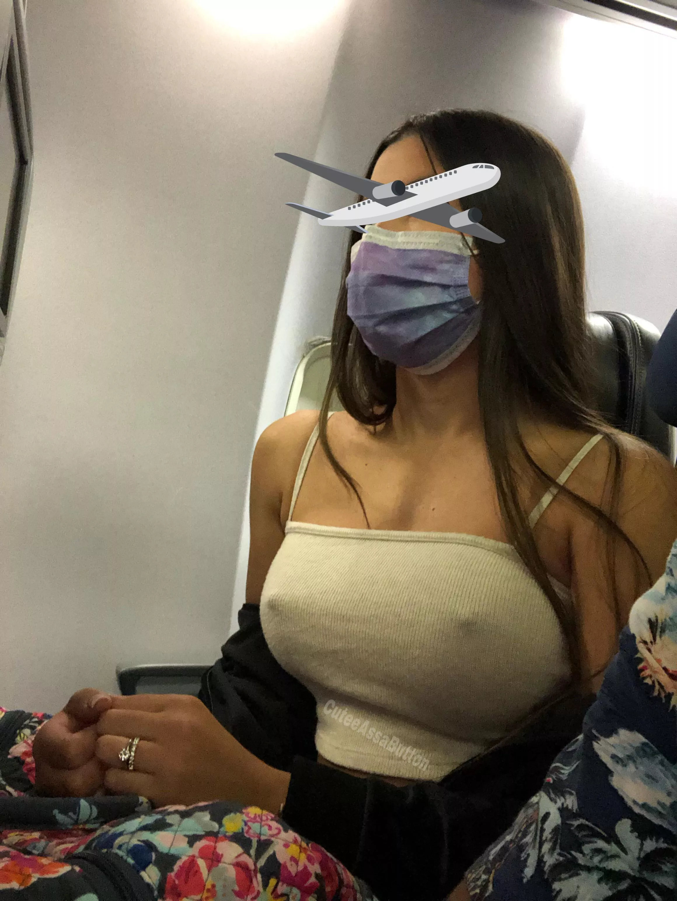 Always (f)ly bra- less in case of turbulence, it’s the safer choice.