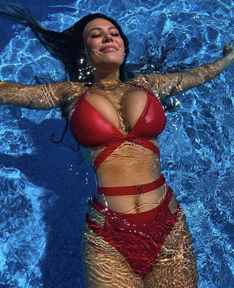 Always have my floaties with me;) Always have my floaties with me;)