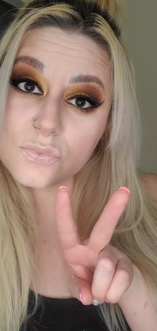 Always love a little glitter on the inner eye 😜 Always love a little glitter on the inner eye 😜