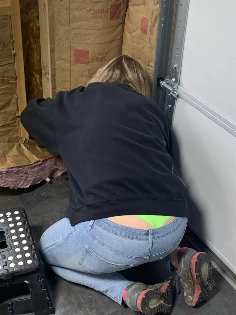 Always peeking her panties