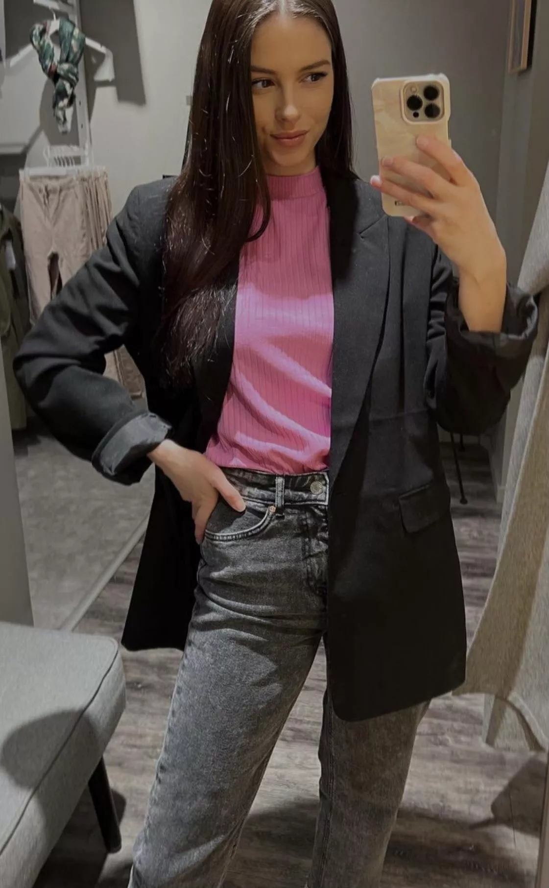 Always wear a little piece of pink π (F26) Always wear a little piece of pink π (F26)