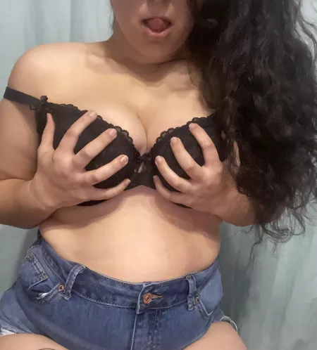 Am I crazy for making my page free for a month? Nah, just horny ??? check below for the link ??????