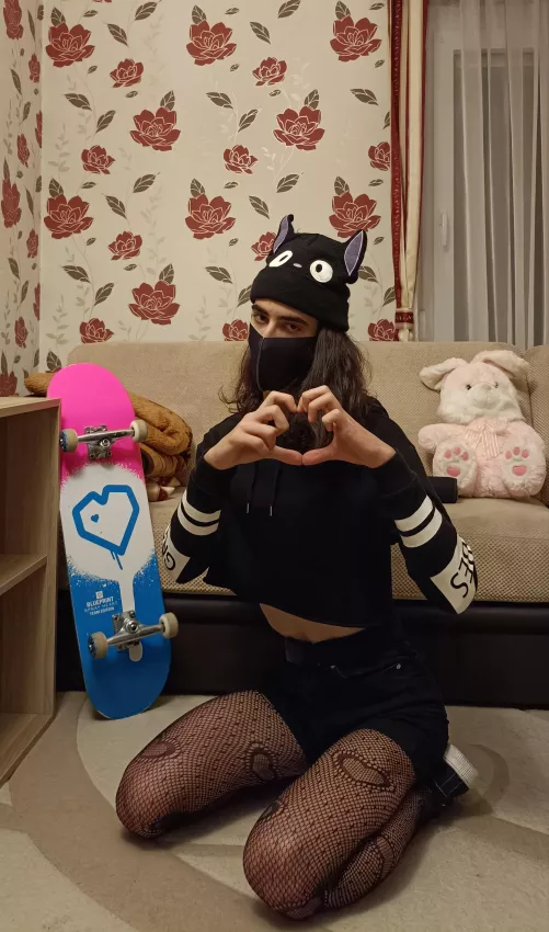 Am i cute? Tell me your thoughts >.< Am i cute? Tell me your thoughts >.<