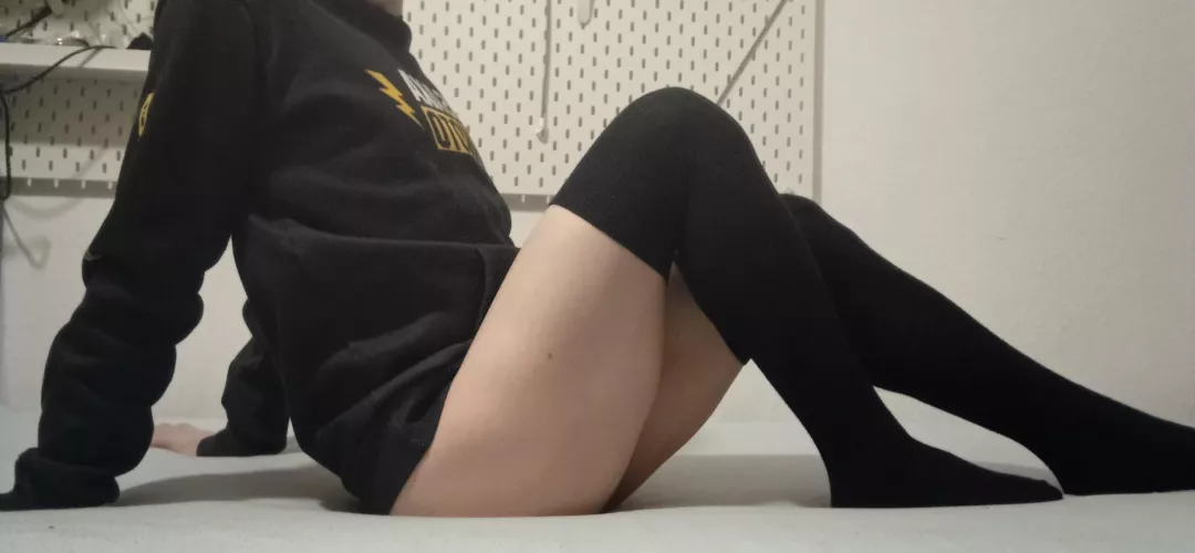 am I looking cute? (my phone still shit, sry)