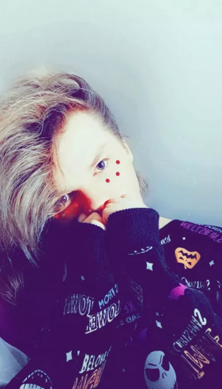 Am I pretty?? 😖👉👈