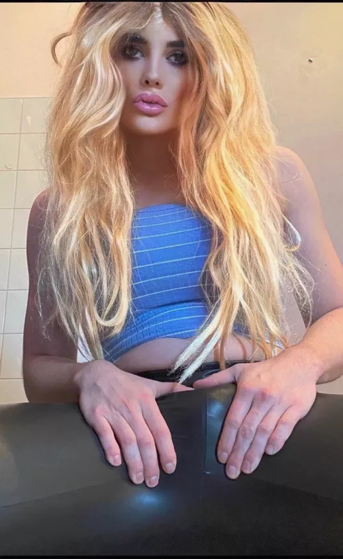 Am i pretty enough to be your girlfriend? π³