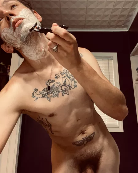 Am I the only one who hates shaving, but doesnβt grow enough facial hair for it to look decent? ππ€£π