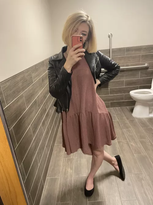 Am I the only one who wishes this dress was a little shorter? 🤷♀️ (f)