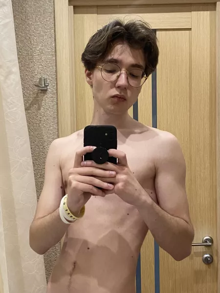 am i what u call twink here? π€