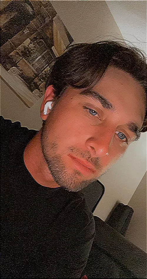 Amateur model just starting out. Not taking it serious really.