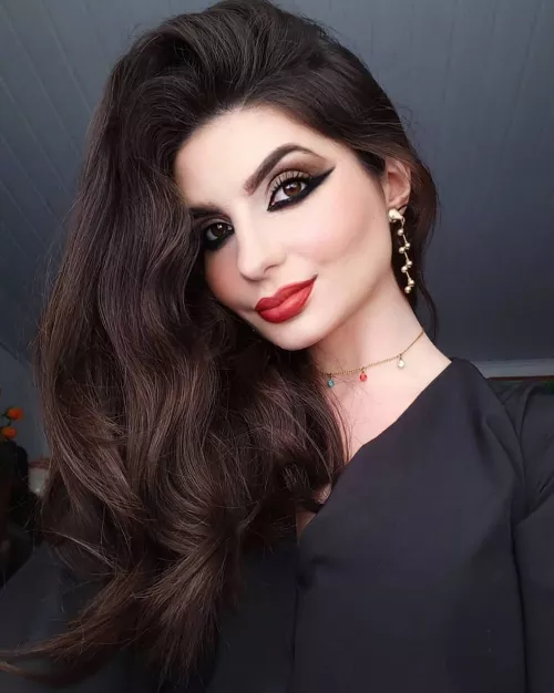 Ana Claudia Tholl Ana Claudia Tholl