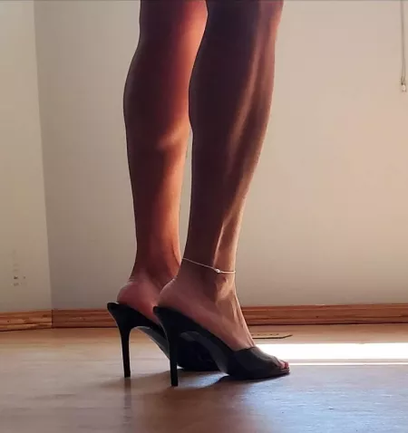 Anklet and black heels Anklet and black heels